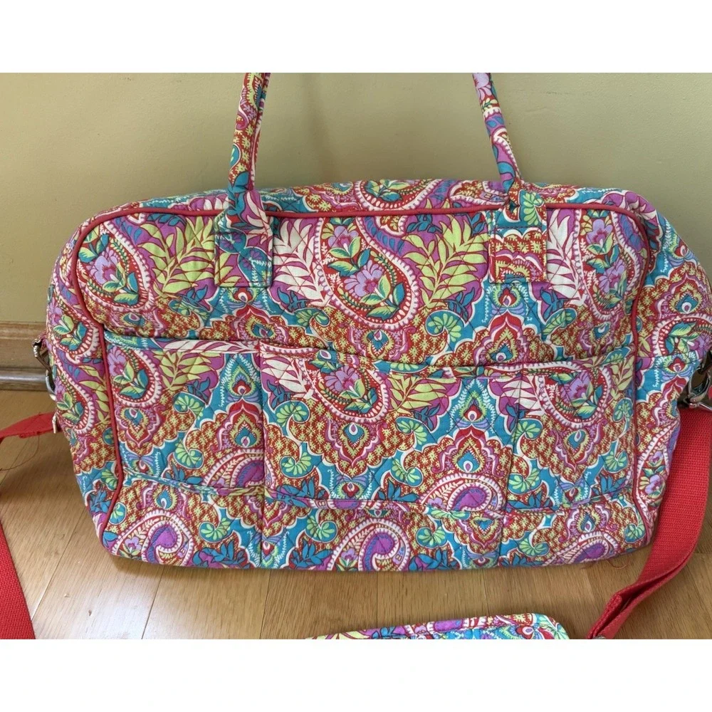 Vera Bradley RETIRED PRINT Paisley in Paradise Large Travel Duffle Bag  EUC